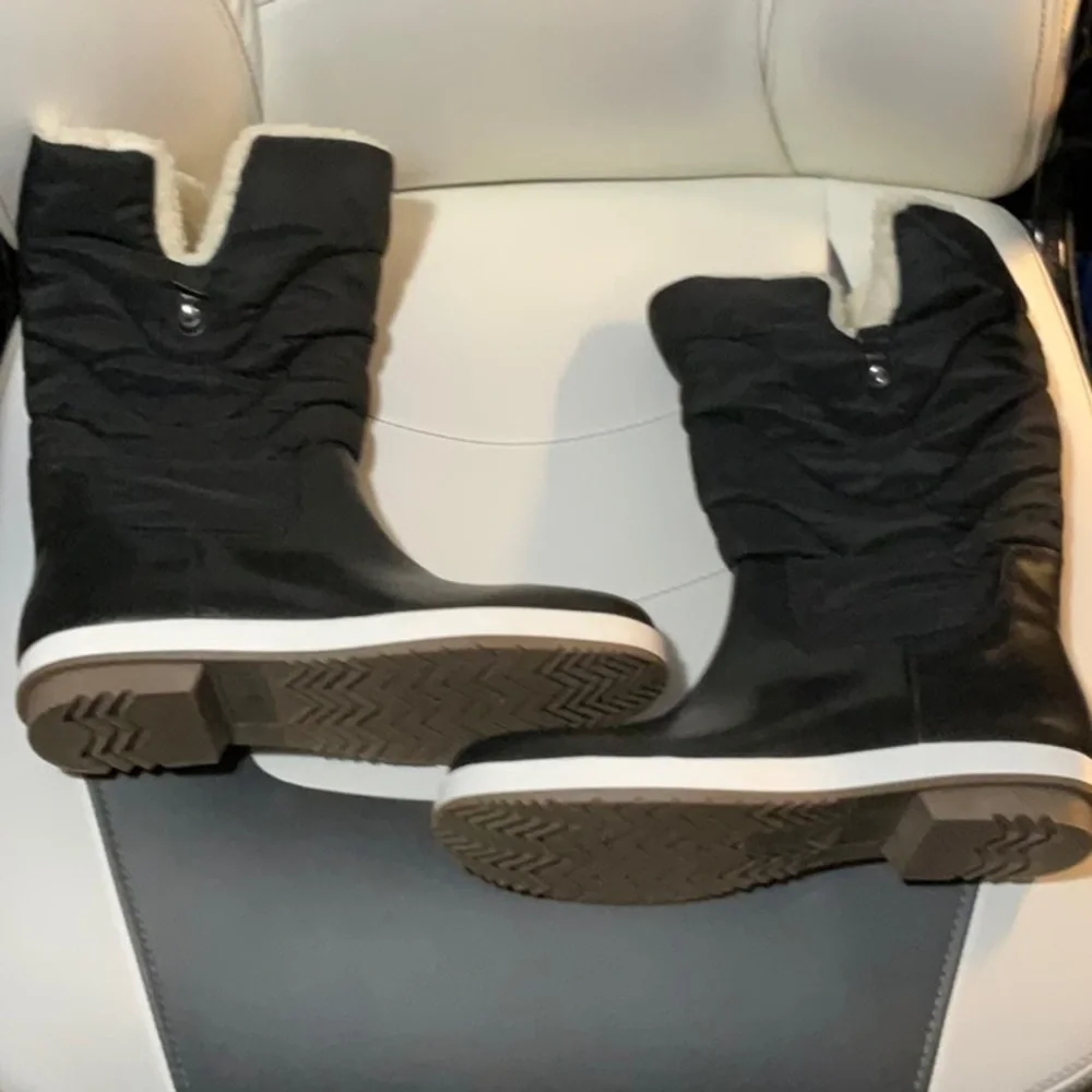 Journee Collection Pippah Winter Weather Black Quilted Winter Boots NIB Size 10 - Picture 2 of 12